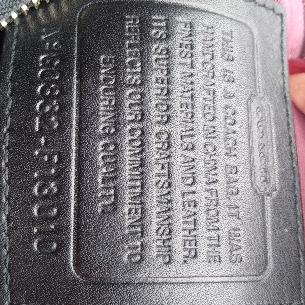 Gorgeous Coach Black and White Signature Medium Crossbody Bag - Picture 4 of 9